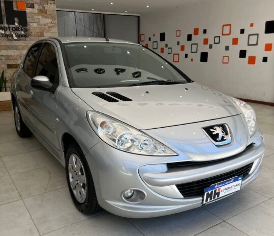 Peugeot 207 Compact 2013 lleno