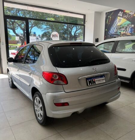 Peugeot 207 Compact 2013 lleno