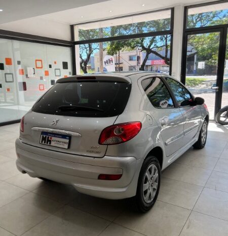 Peugeot 207 Compact 2013 lleno