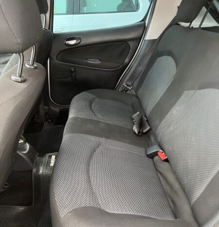 Peugeot 207 Compact 2013 lleno