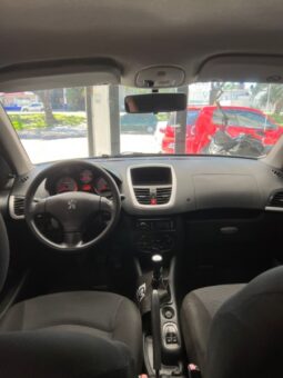 Peugeot 207 Compact 2013 lleno